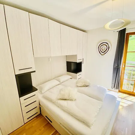 Modern Mountain Directly By Skiing Area راوريس