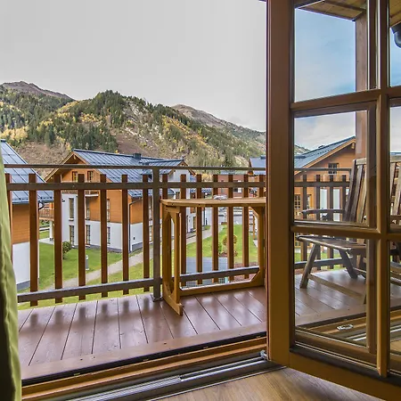 Modern Mountain Directly By Skiing Area راوريس